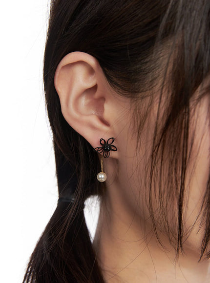 ezra-black-earrings-iy530
