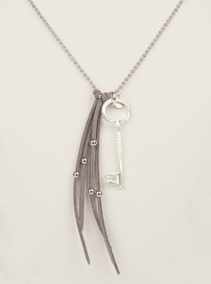 key-fringe-long-necklace-gray-im531