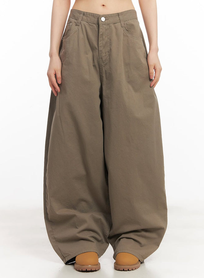 solid-pocketed-wide-fit-trousers-ca523 / Beige