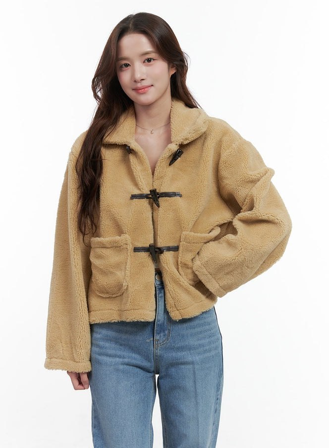 luxe-pockets-faux-fur-jacket-oo421 / Beige