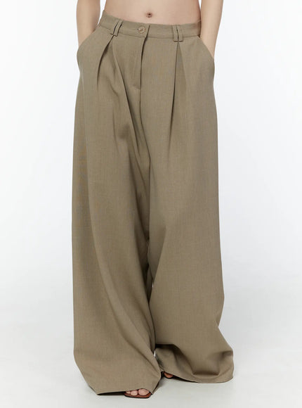 classic-wide-fit-pleated-pants-iu503 / Beige