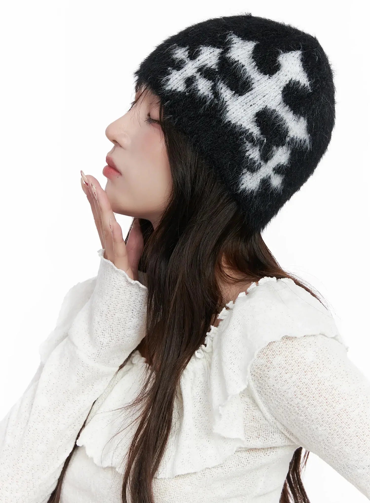 fuzzy-graphic-beanie-in514 / Black