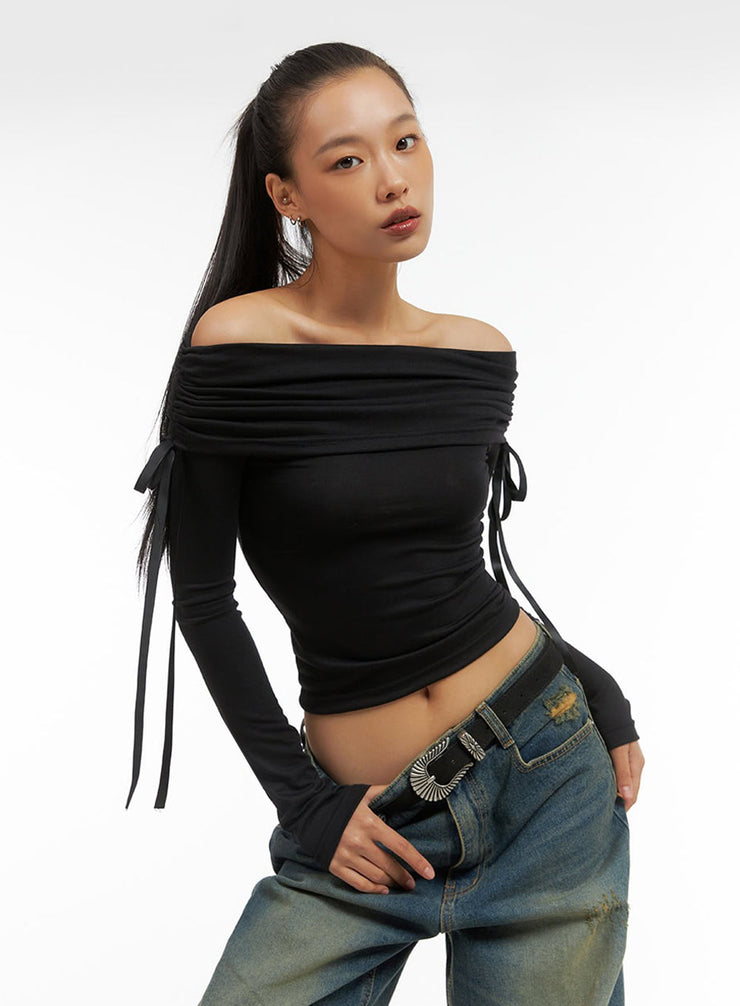 shirred-solid-off-shoulder-crop-top-io409 / Black