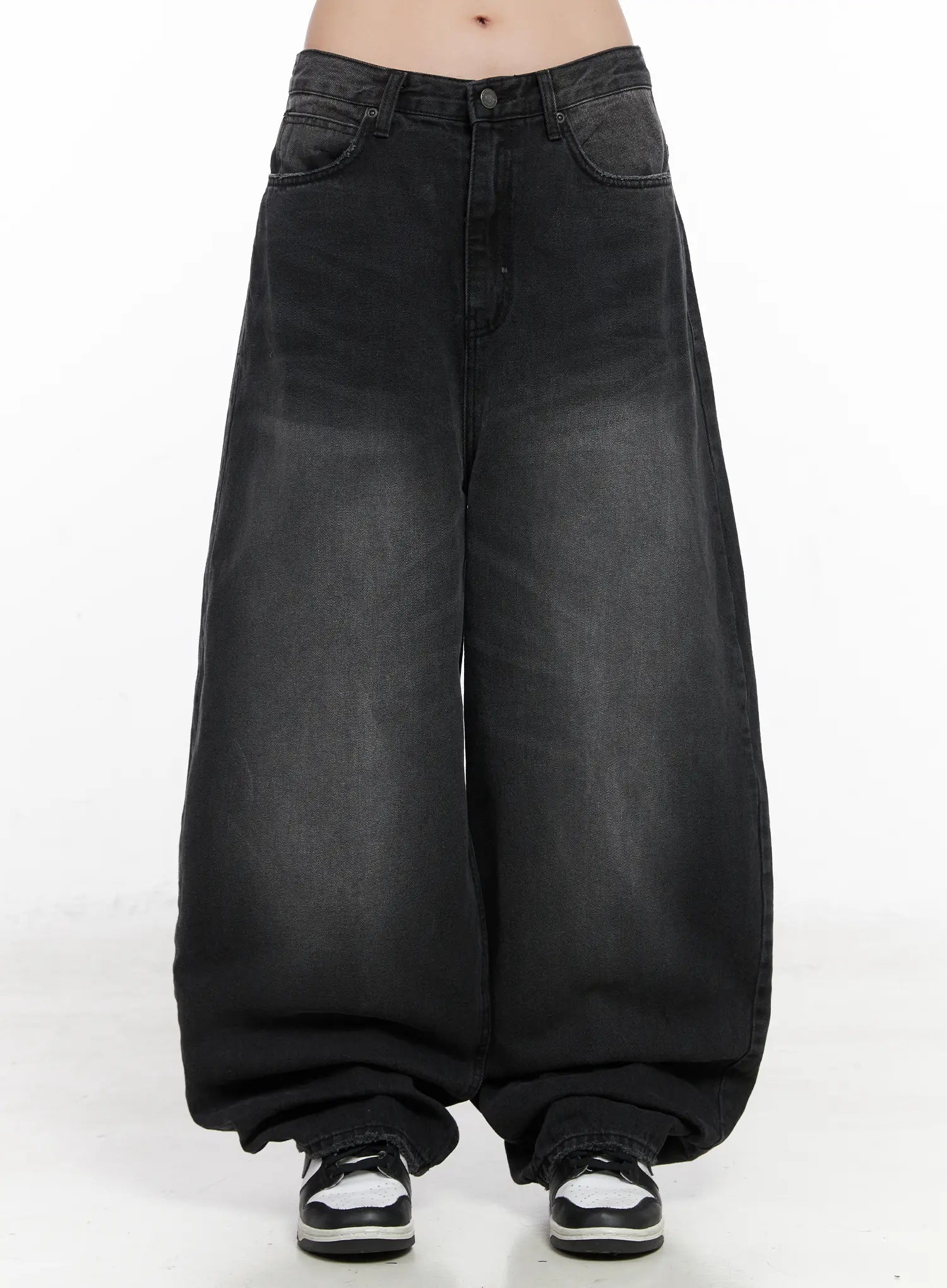 yuji-dark-washed-baggy-jeans-cn513 / Black