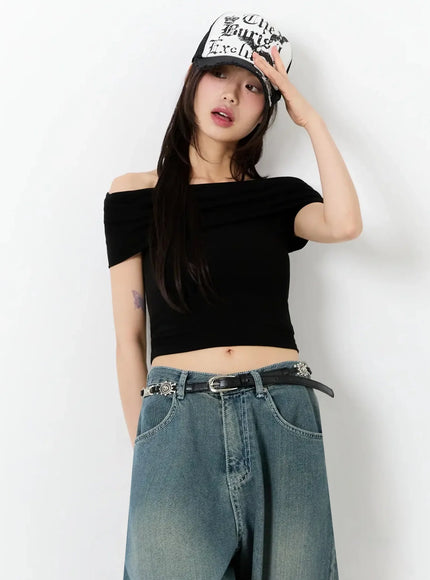 shirred-off-shoulder-short-sleeve-tee-iu525 / Black