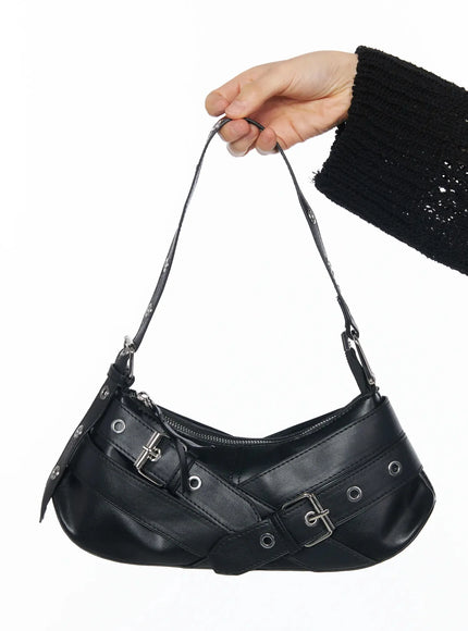 edgy-buckle-shoulder-bag-iy525 / Black