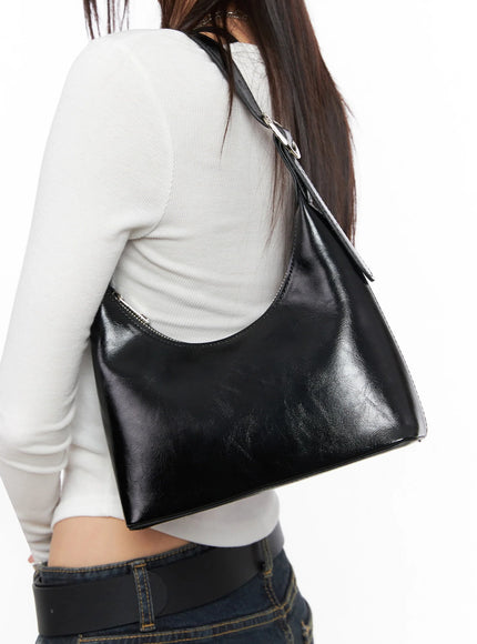 classic-square-shoulder-bag-in503 / Black
