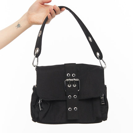 chunky-buckle-eyelet-shoulder-bag-iy502 / Black