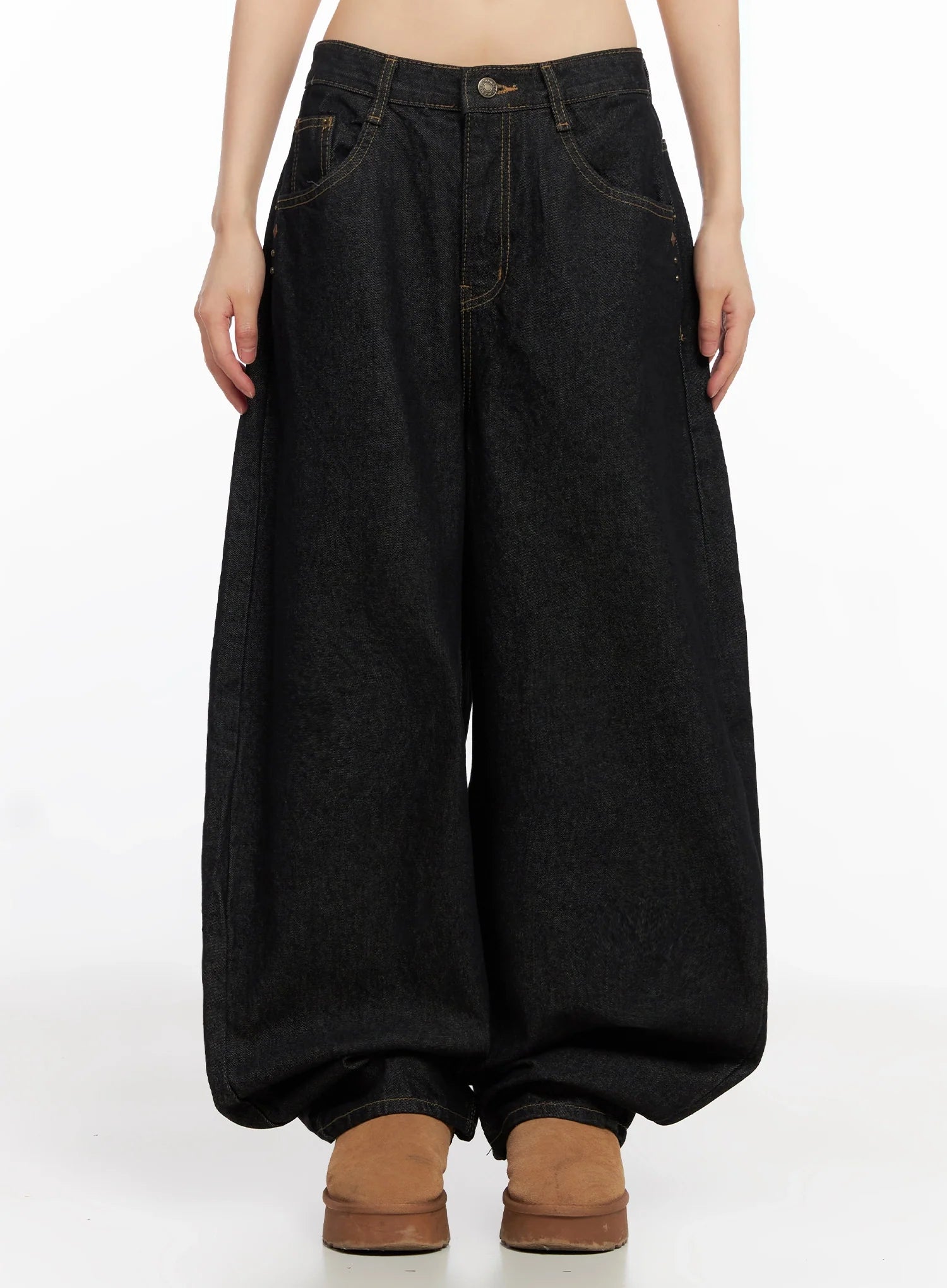 zaylee-studded-wide-leg-jeans-in503 / Black