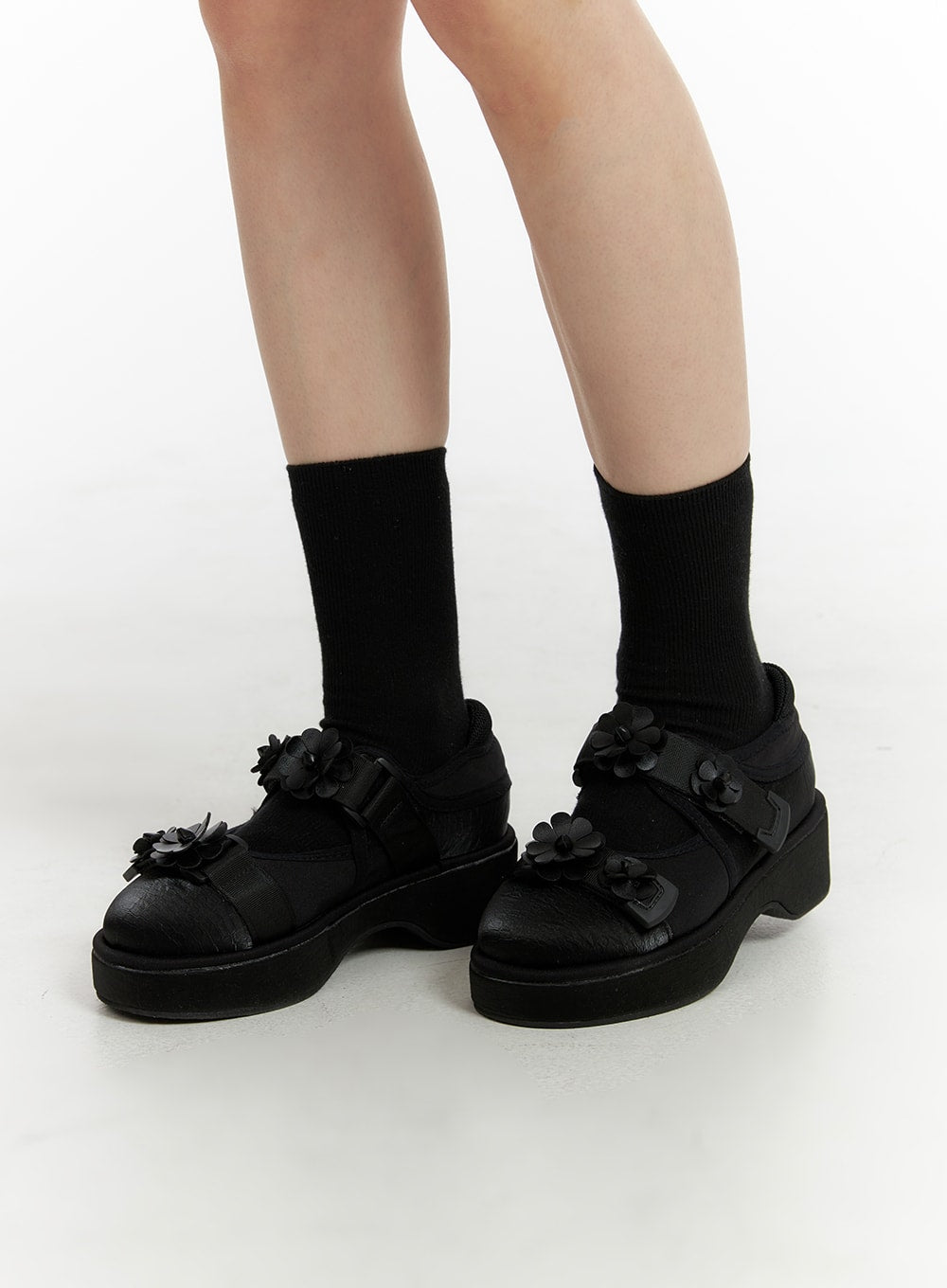 chunky-heeled-flower-strap-mary-jane-shoes-om412 / Black