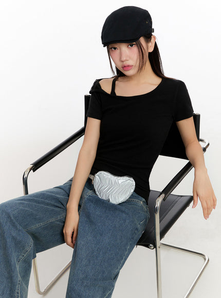 slim-fit-buttoned-u-neck-top-iu509 / Black