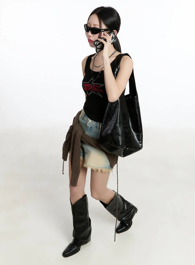 studded-graphic-crop-top-cm511 / Black