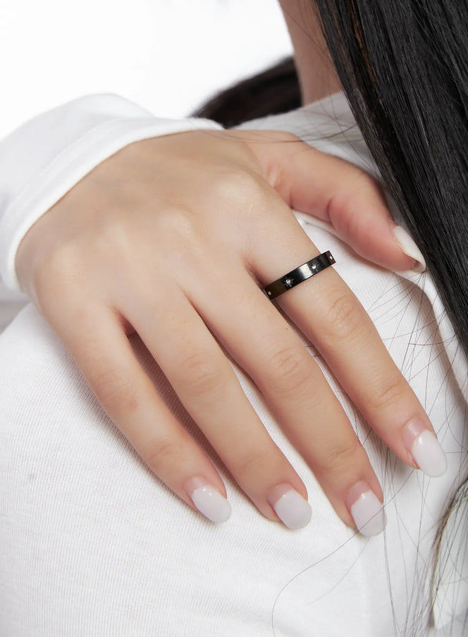 simple-black-cubic-ring-cd501 / Black