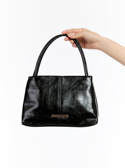 faux-leather-square-shoulder-bag-iu509 / Black