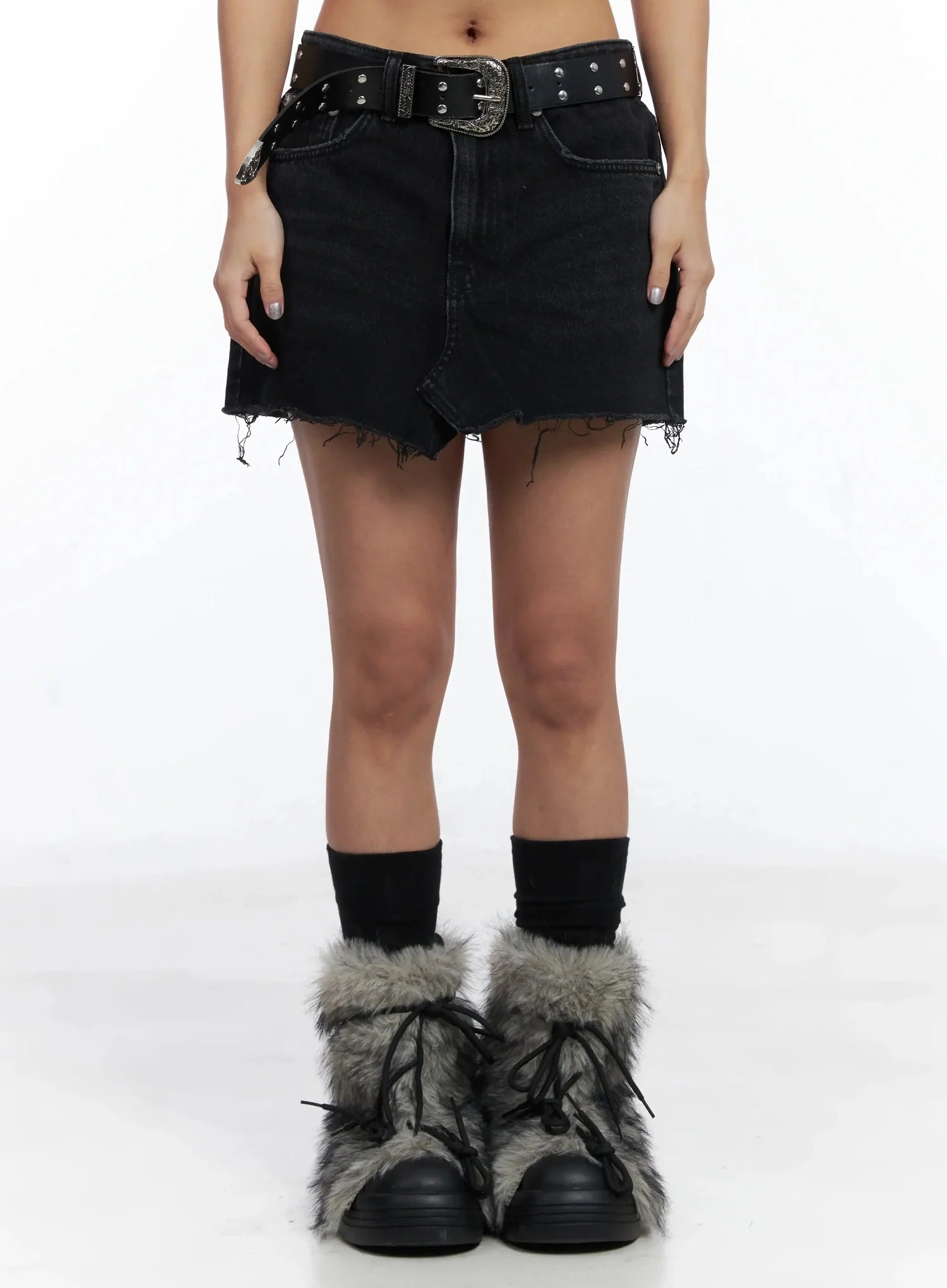 distressed-denim-mini-skirt-in528 / Black