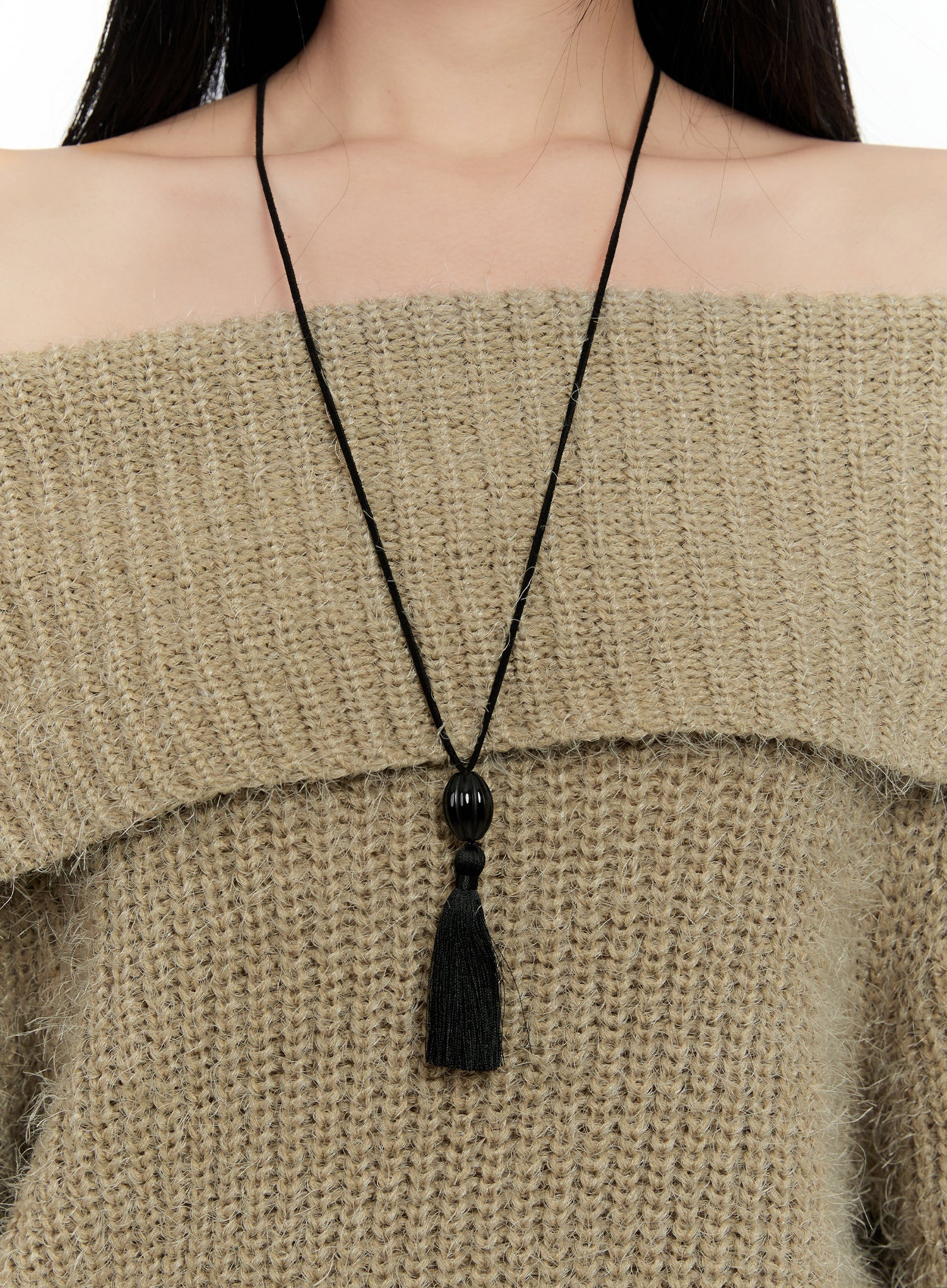 tassel-pendant-necklace-cn506 / Black