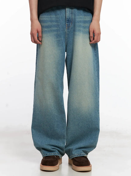 mens-relaxed-light-blue-wash-jeans / Blue