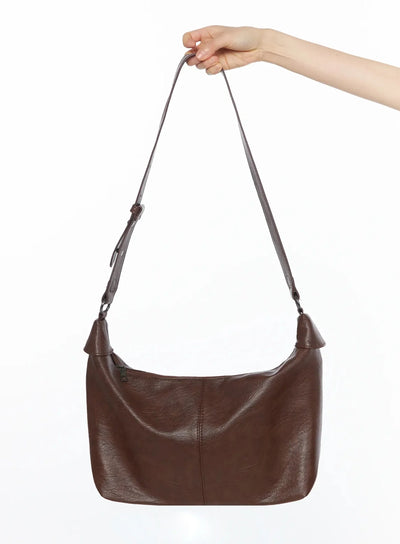 square-faux-leather-crossbody-bag-iy526 / Brown