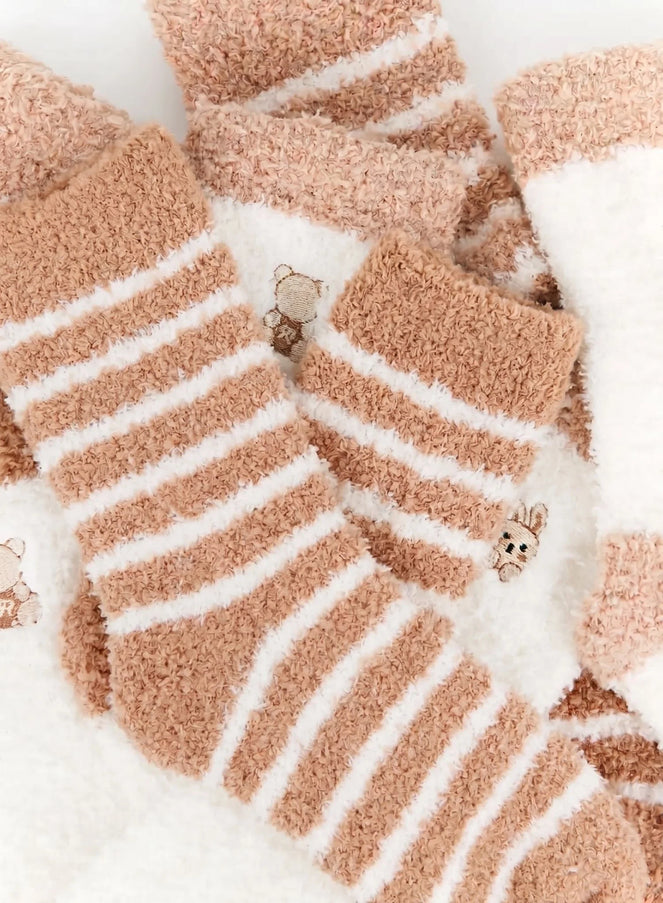 striped-fuzzy-socks-iy511 / Brown
