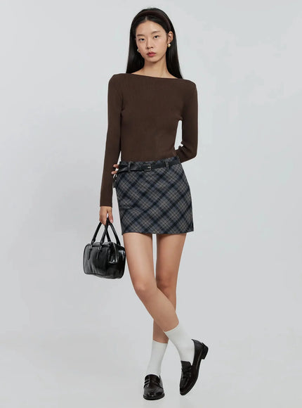 chic-boat-neck-sweater-in507 / Brown