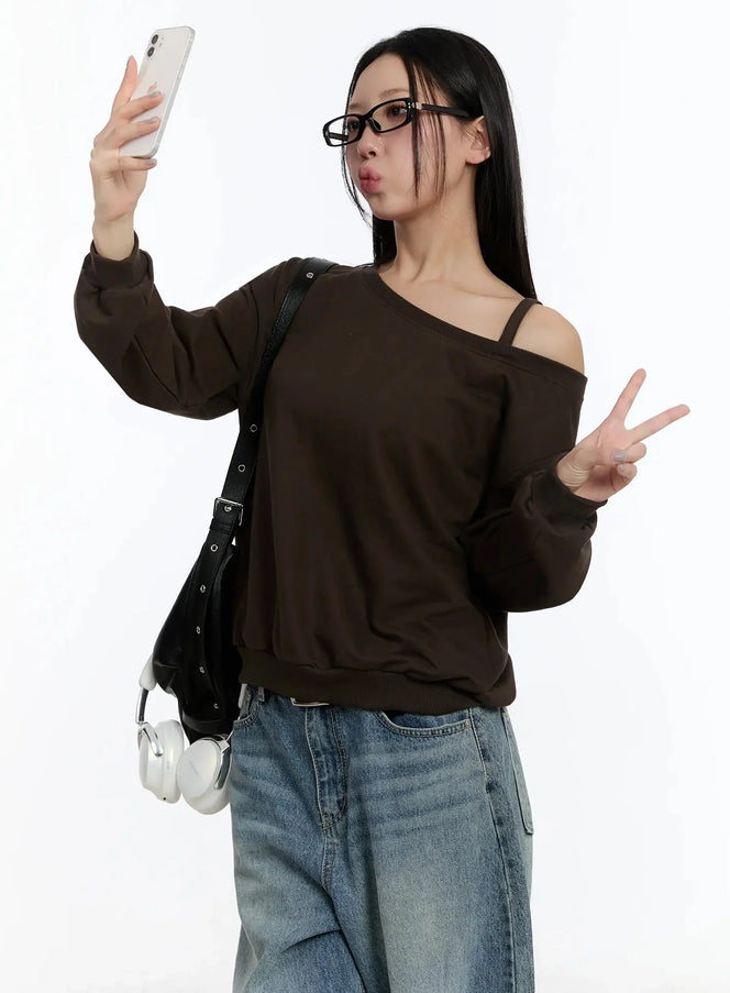 off-shoulder-simple-sweatshirt-im509 / Dark brown