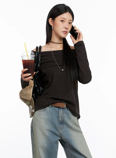 striped-off-shoulder-top-is508 / Dark brown