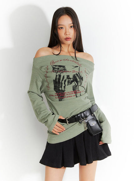 trendy-off-shoulder-graphic-print-top-io409 / Dark green