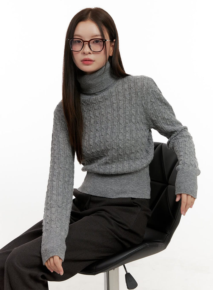 cable-knit-turtleneck-sweater-on422 / Gray