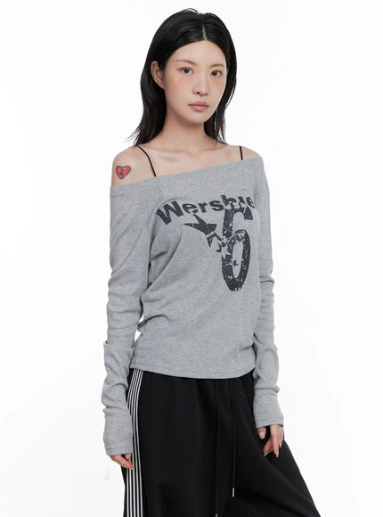 graphic-off-shoulder-long-sleeve-shirt-cs529 / Gray