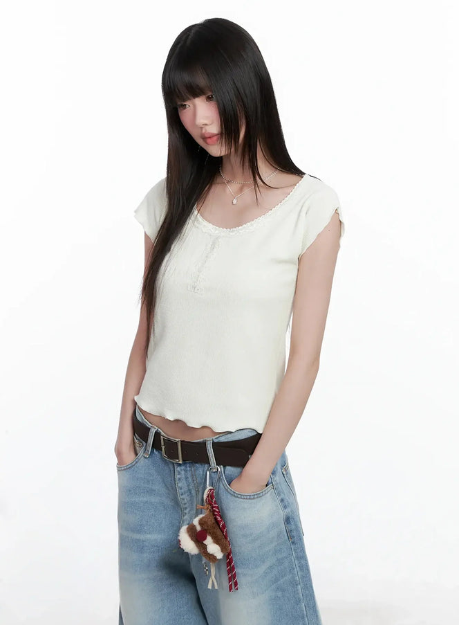 lace-trimmed-button-short-sleeve-il531 / Light beige