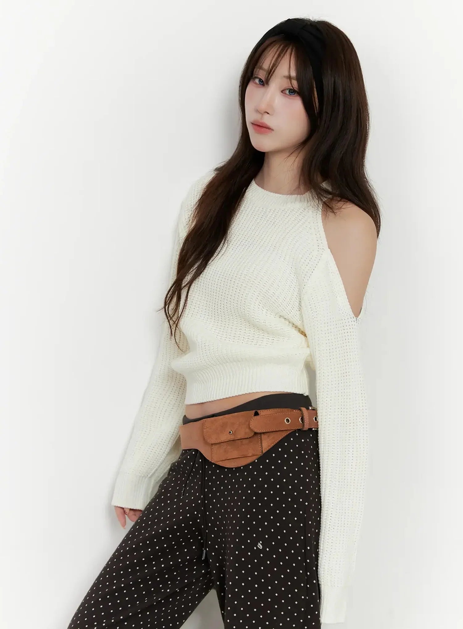 chic-open-shoulder-knit-top-in514 / Light beige