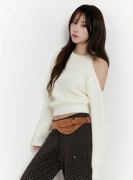 chic-open-shoulder-knit-top-in514 / Light beige