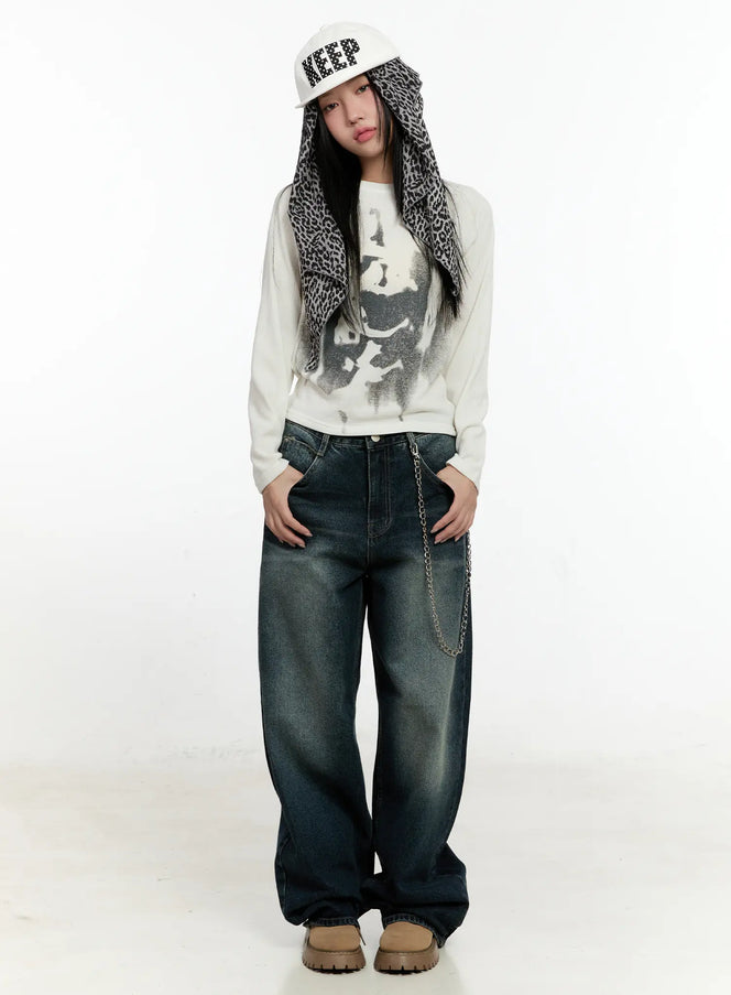 graphic-print-long-sleeve-tee-cn505 / Light beige