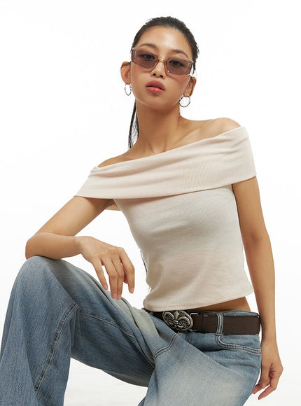 solid-off-shoulder-crop-top-iu412 / Light beige