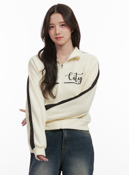 fleece-lettering-zip-up-sweatshirt-on429 / Light beige