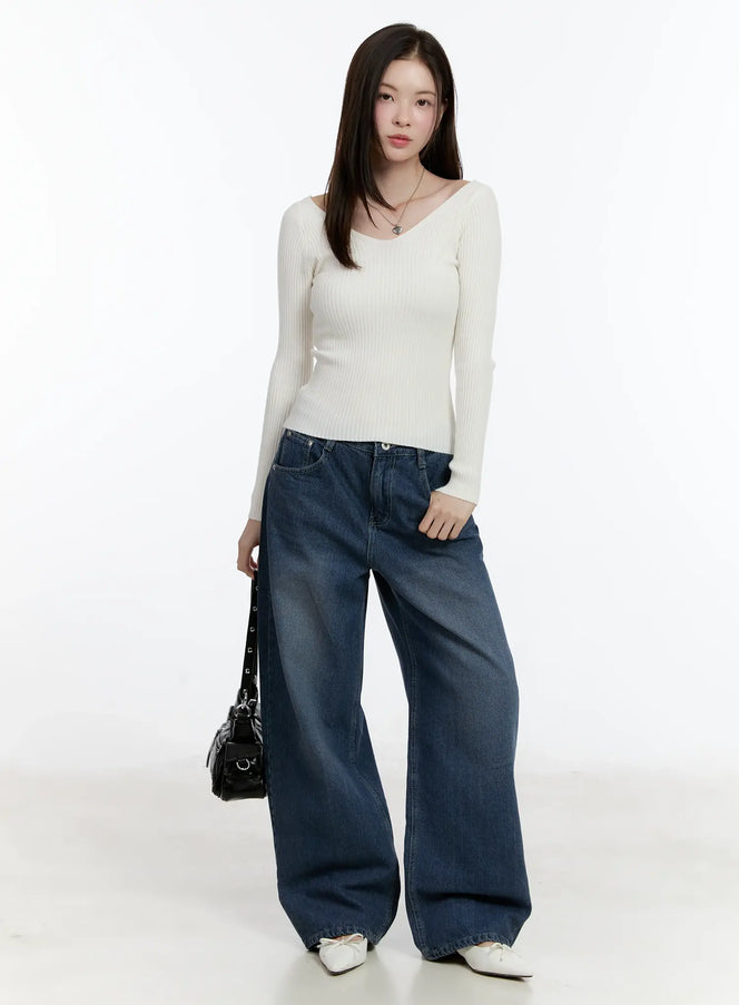 knit-v-neck-sweater-id511 / Light beige