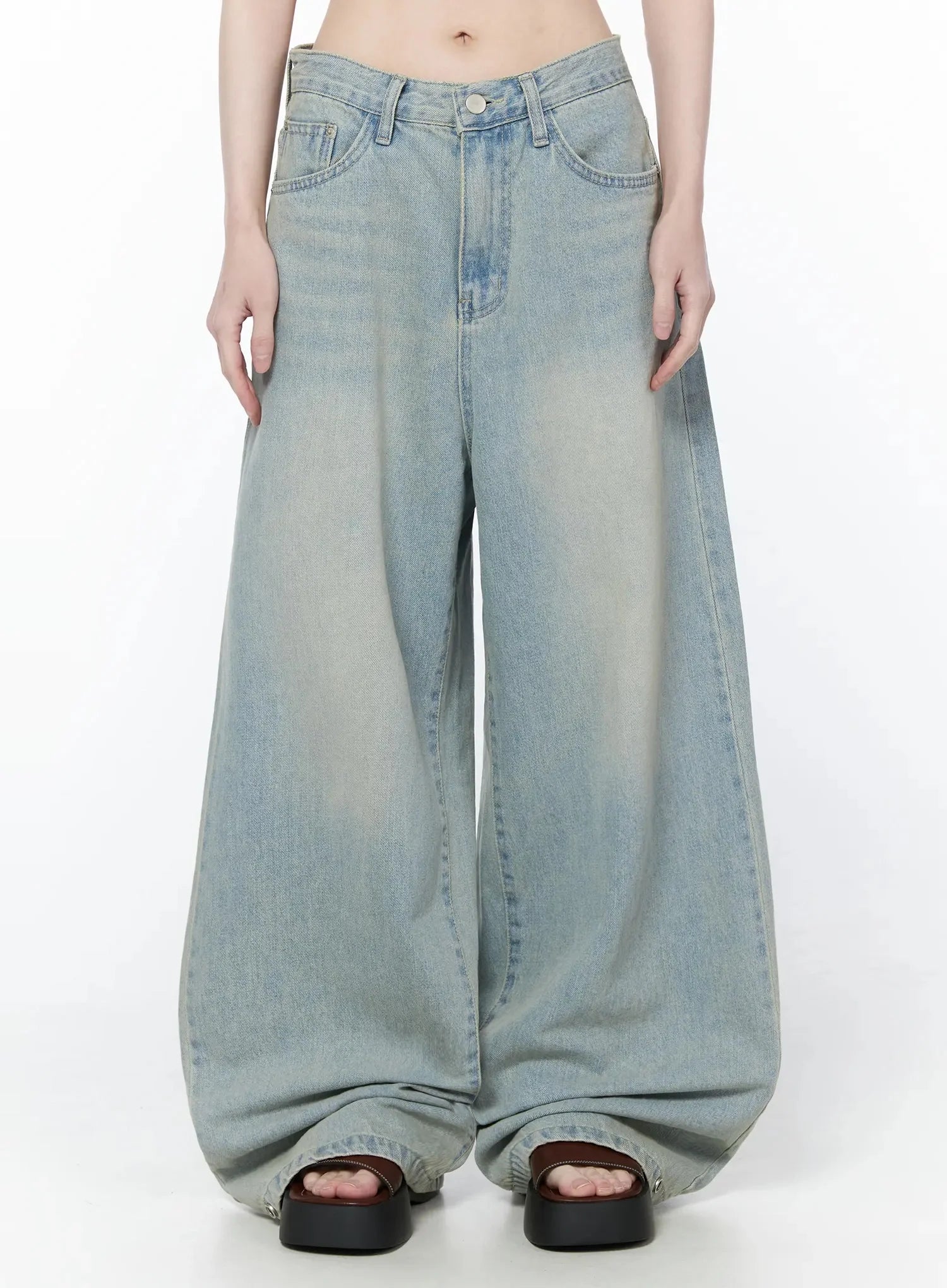 zion-light-wash-wide-leg-jeans-iy514 / Light blue