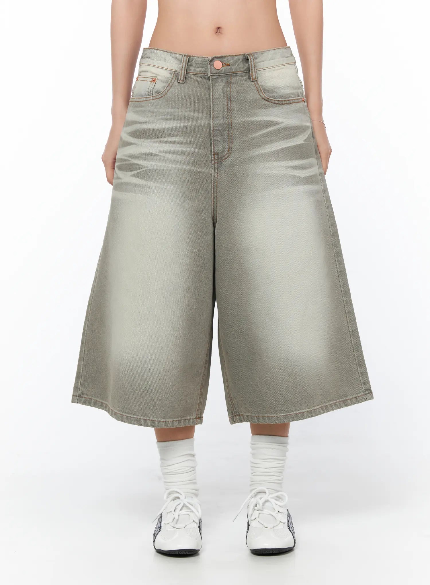 dess-washed-wide-leg-bermuda-jorts-cy512 / Light gray
