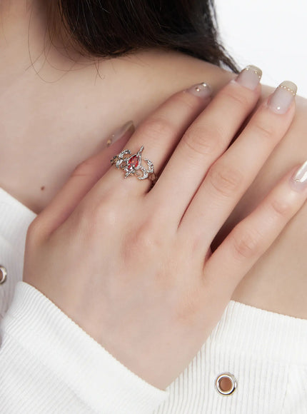 centered-red-cubic-ring-cf525 / Silver