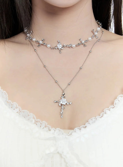 double-chain-cross-necklace-io527 / Silver