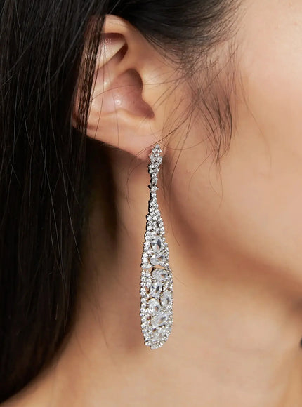 elegant-teardrop-earrings-is515 / Silver