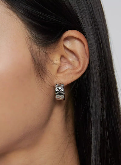 cushion-hoop-earrings-ij508 / Silver