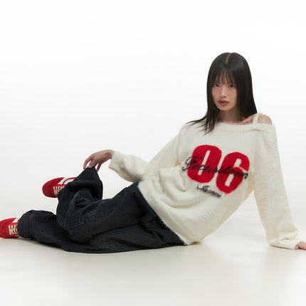 one-shoulder-graphic-fuzzy-sweater-cd425 / White