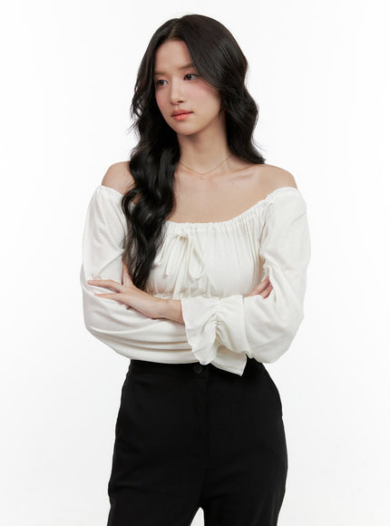 chic-frill-off-shoulder-blouse-on404 / White