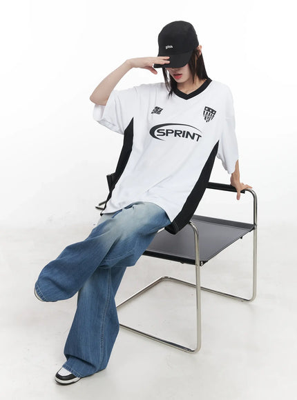 oversized-graphic-v-neck-jersey-cu518 / White