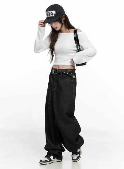 chic-off-shoulder-cropped-tee-in514 / White