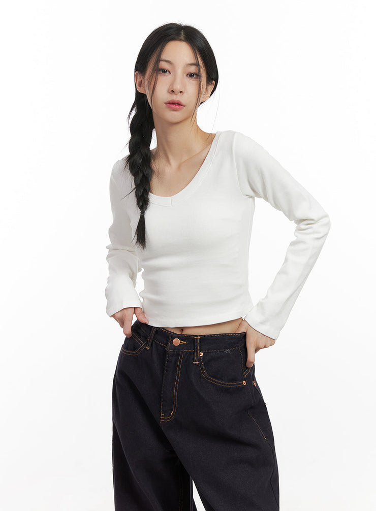 comfy-slim-fit-v-neck-long-sleeve-top-cn426 / White