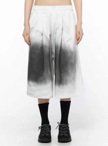 gradient-washed-bermuda-sweat-shorts-iy525 / White