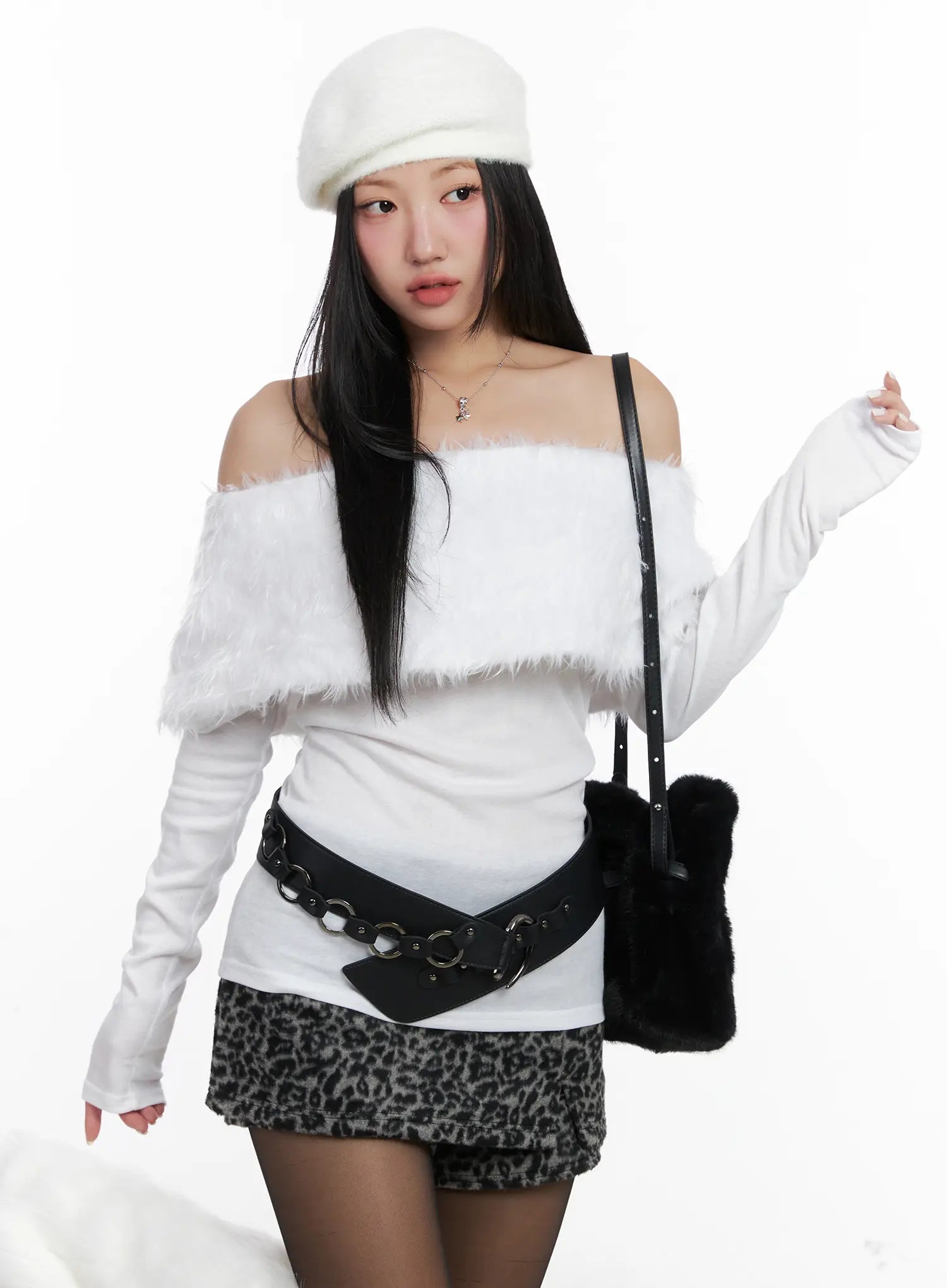 off-shoulder-faux-fur-long-sleeve-top-cd501 / White