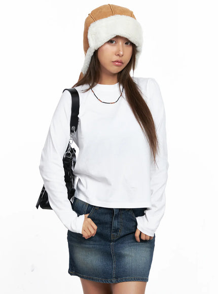 basic-round-neck-cropped-long-sleeve-top-co513 / White